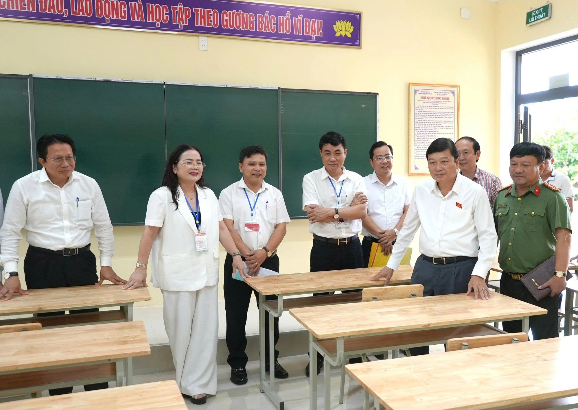 Thí sinh Quảng Trị 'đội nắng' đi làm thủ tục thi tốt nghiệp THPT- Ảnh 9. Thí sinh Quảng Trị 'đội nắng' đi làm thủ tục thi tốt nghiệp THPT- Ảnh 9.