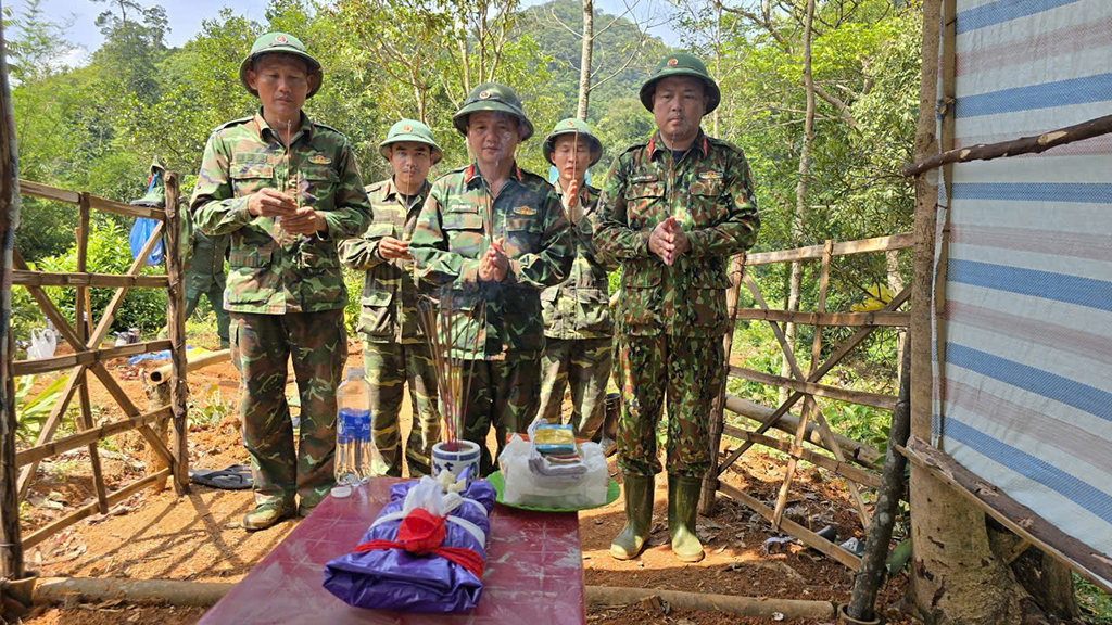 Tìm liệt sĩ trên dãy Trường Sơn: Nước mắt thời bình hòa vào xương máu chiến tranh - Ảnh 2.