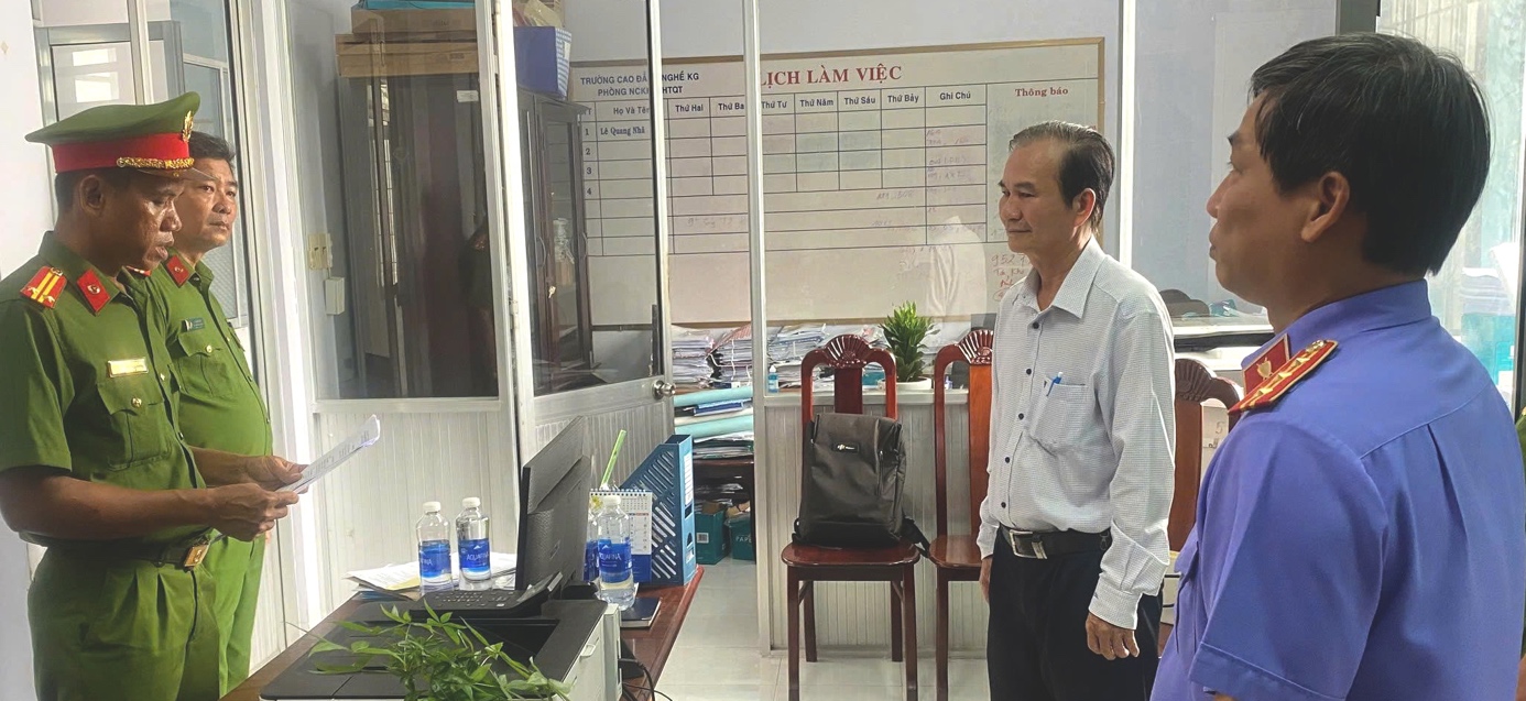 Khởi tố cựu Hiệu trưởng Trường cao đẳng nghề Kiên Giang lập khống hồ sơ quyết toán- Ảnh 1. Khởi tố cựu Hiệu trưởng Trường cao đẳng nghề Kiên Giang lập khống hồ sơ quyết toán- Ảnh 1.