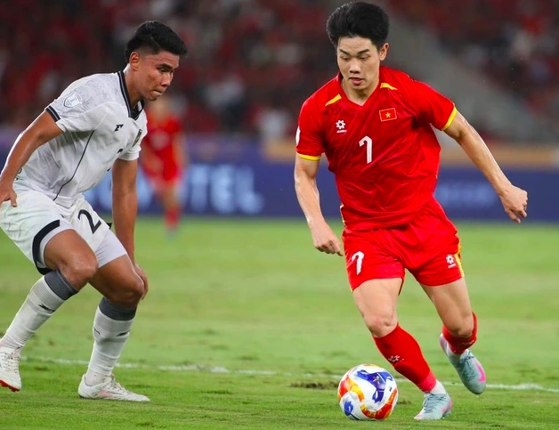 HLV Kim Sang-sik lặn lội sang &lsquo;T&acirc;y&rsquo; xem Indonesia đả bại Mozambique, l&ecirc;n gấp phương &aacute;n đối ph&oacute;
- Ảnh 3.