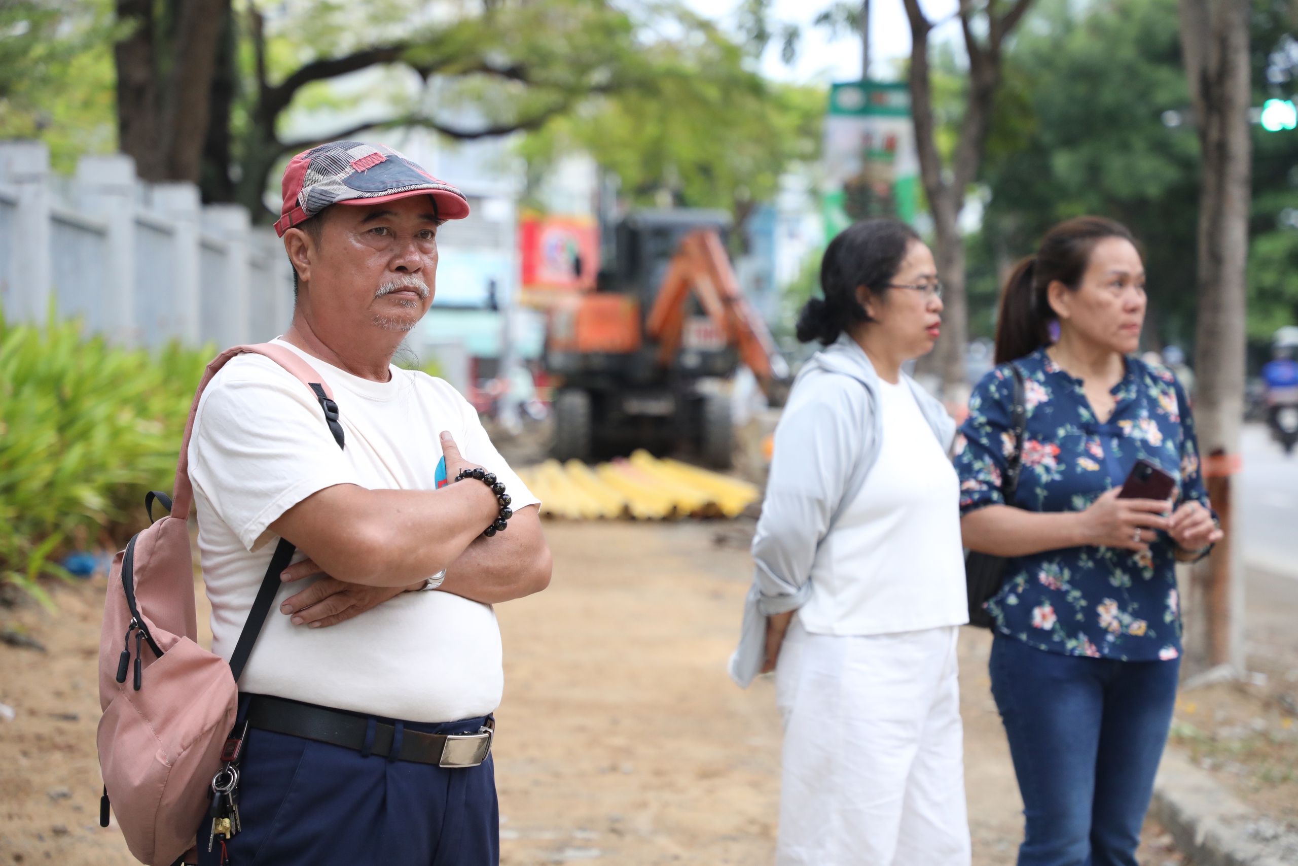 Đứng chờ cháu thi THPT, ông ngoại xúc động nhớ chuyện 20 năm trước - Ảnh 5.
