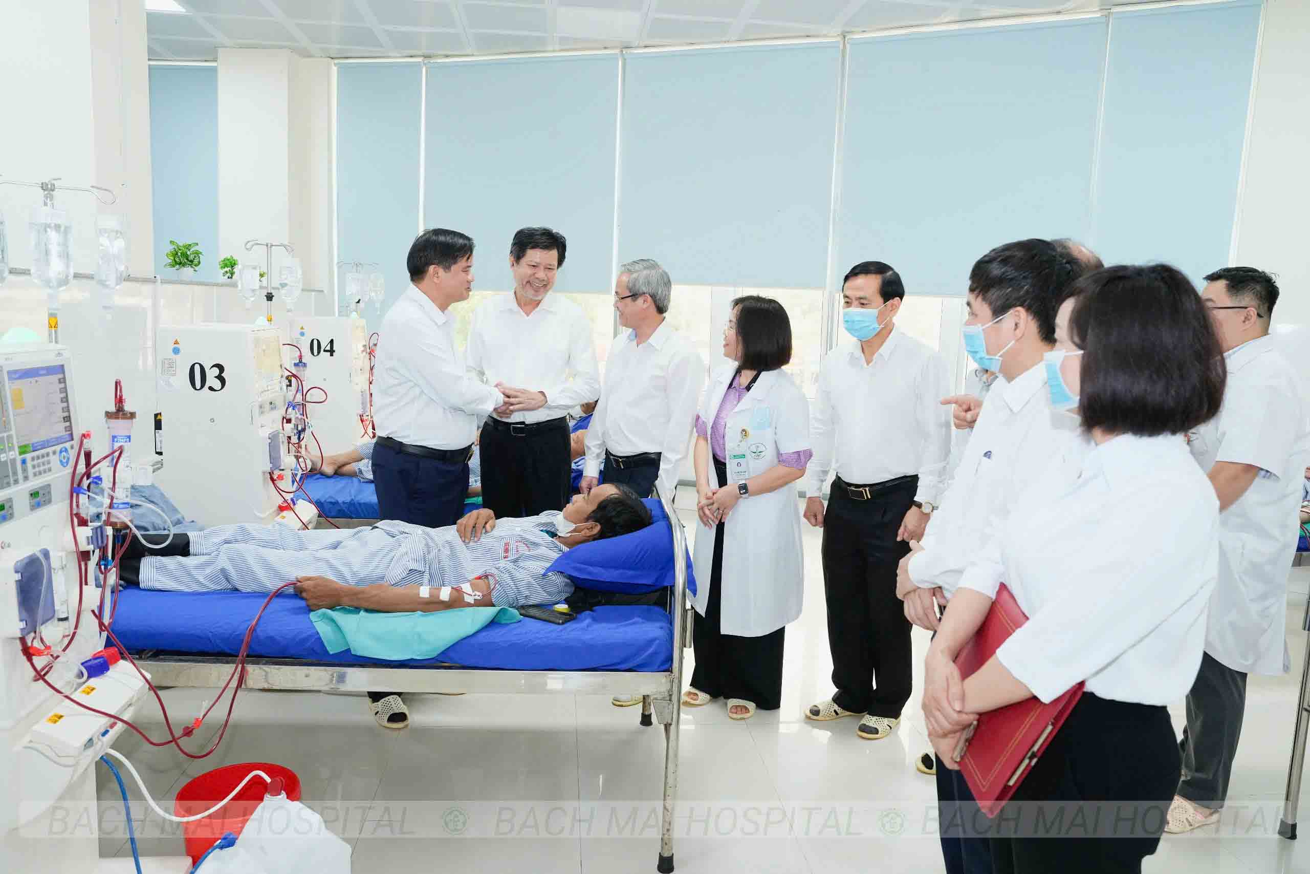 Mang dịch vụ y tế chất lượng cao đến người dân vùng khó khăn - Ảnh 1.