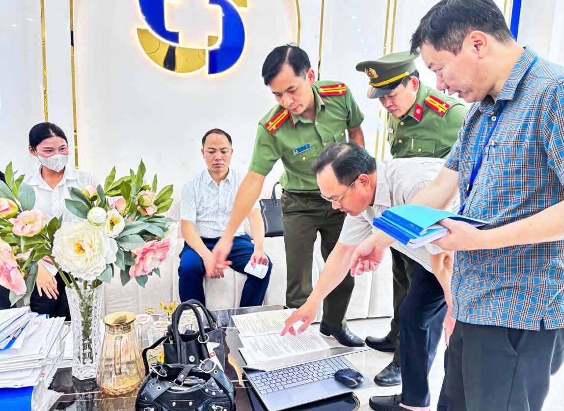 Mới học hết lớp 9, làm nghề shipper vẫn giả bác sĩ để tiêm, cắt cho khách- Ảnh 4. Mới học hết lớp 9, làm nghề shipper vẫn giả bác sĩ để tiêm, cắt cho khách- Ảnh 4.