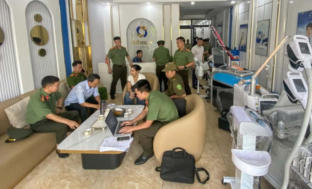 Mới học hết lớp 9, làm nghề shipper vẫn giả bác sĩ để tiêm, cắt cho khách- Ảnh 2. Mới học hết lớp 9, làm nghề shipper vẫn giả bác sĩ để tiêm, cắt cho khách- Ảnh 2.