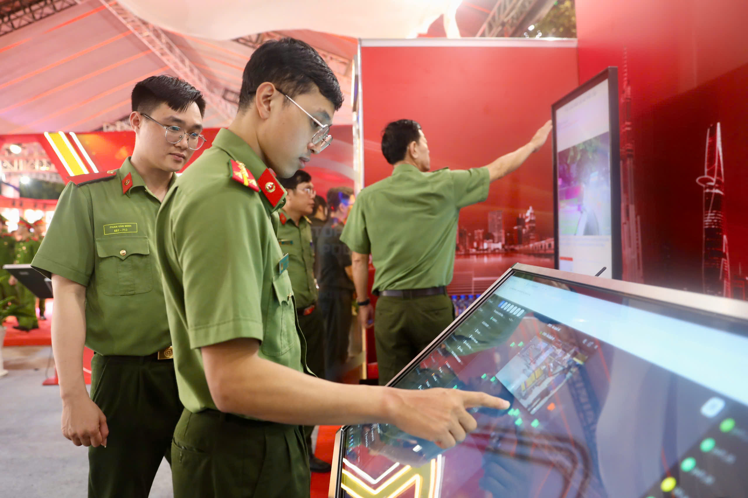 Gala 'Tổ quốc bình yên': Tái hiện 80 năm lịch sử An ninh nhân dân - Ảnh 16.