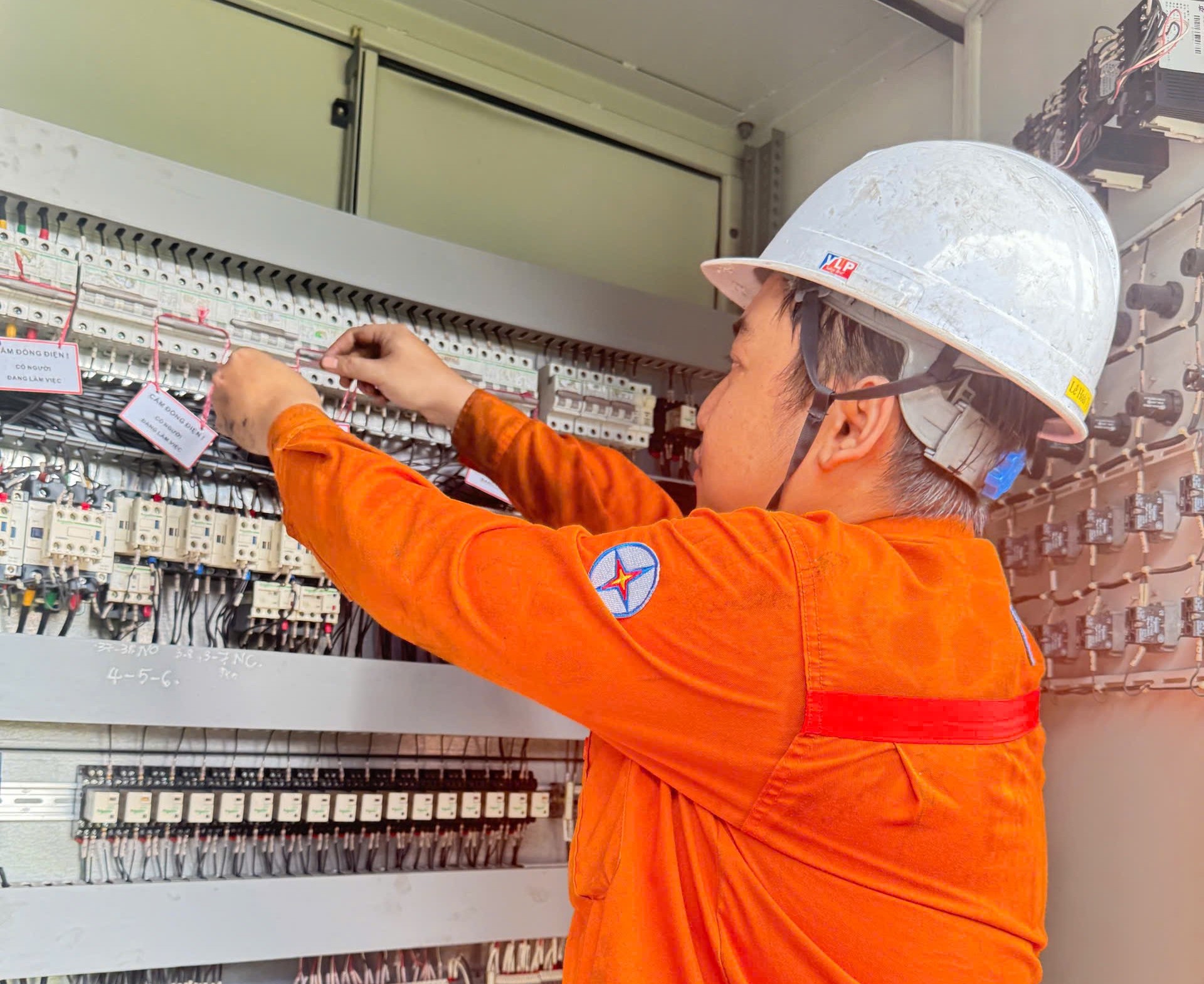 Nhiệt điện Duyên Hải nỗ lực bảo đảm cung ứng điện trong cao điểm- Ảnh 3. Nhiệt điện Duyên Hải nỗ lực bảo đảm cung ứng điện trong cao điểm- Ảnh 3.