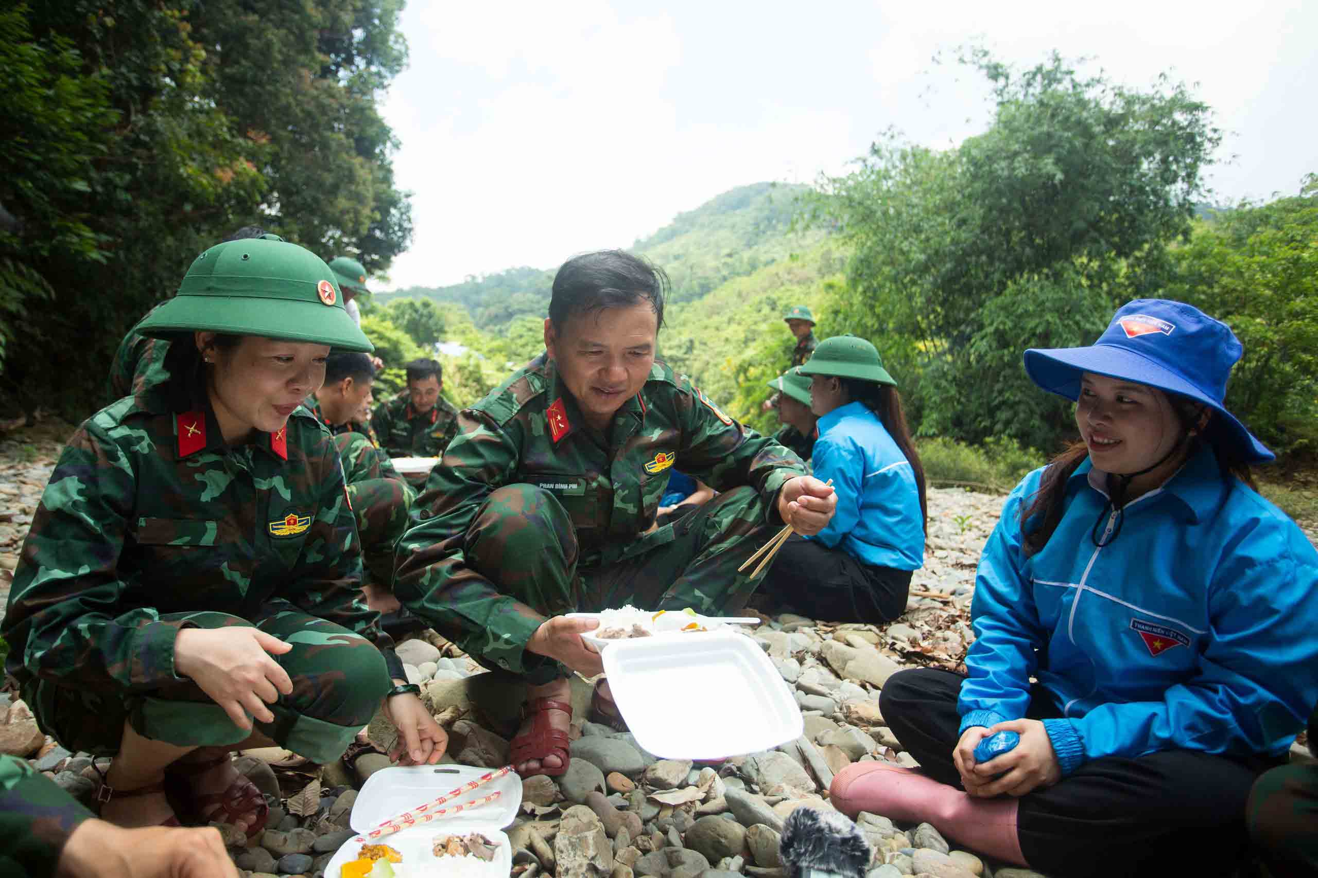 Tìm liệt sĩ trên dãy Trường Sơn: Chung một tấm lòng- Ảnh 3. Tìm liệt sĩ trên dãy Trường Sơn: Chung một tấm lòng- Ảnh 3.