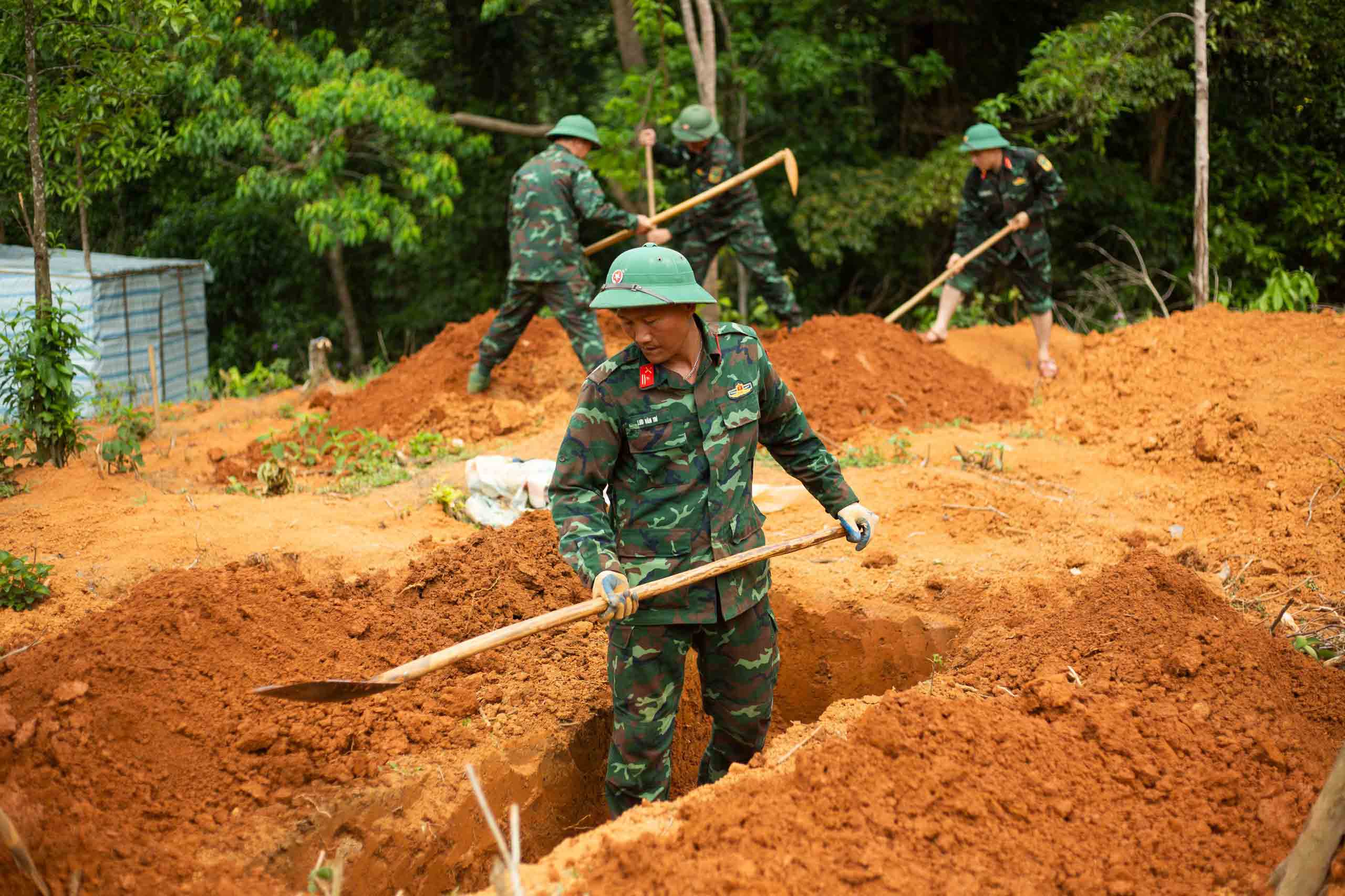 Tìm liệt sĩ trên dãy Trường Sơn: Chung một tấm lòng- Ảnh 6. Tìm liệt sĩ trên dãy Trường Sơn: Chung một tấm lòng- Ảnh 6.