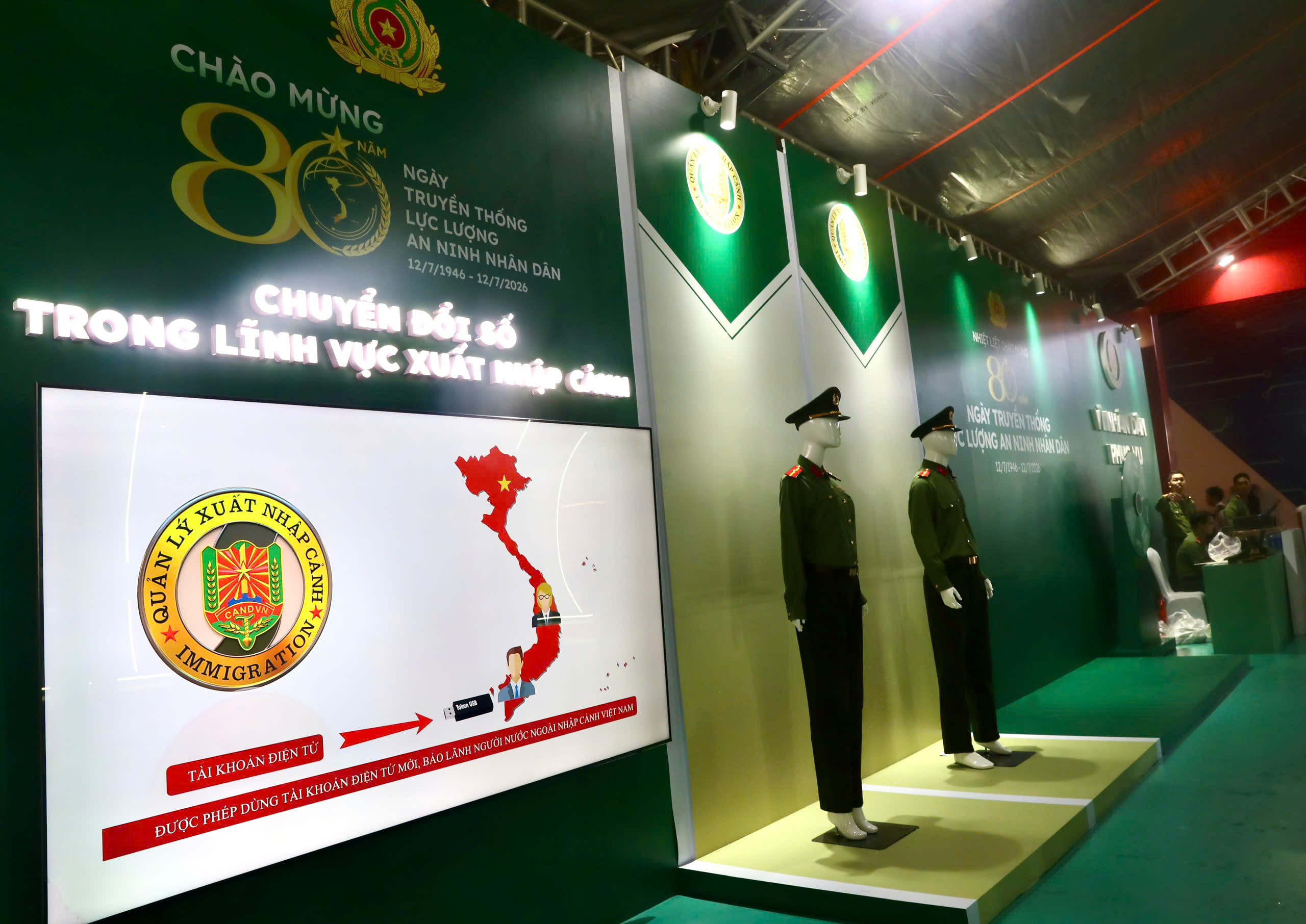 Gala 'Tổ quốc bình yên': Tái hiện 80 năm lịch sử An ninh nhân dân - Ảnh 10.