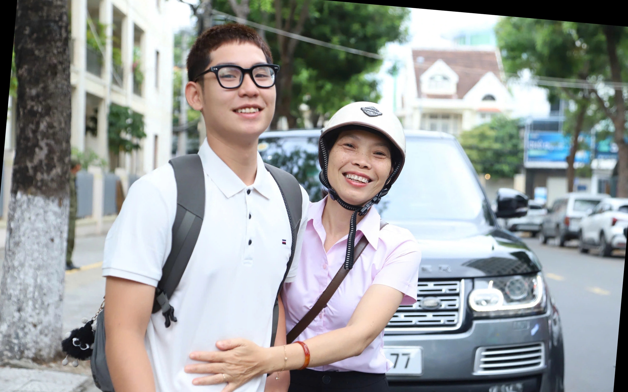 Đứng chờ cháu thi THPT, ông ngoại xúc động nhớ chuyện 20 năm trước - Ảnh 3.