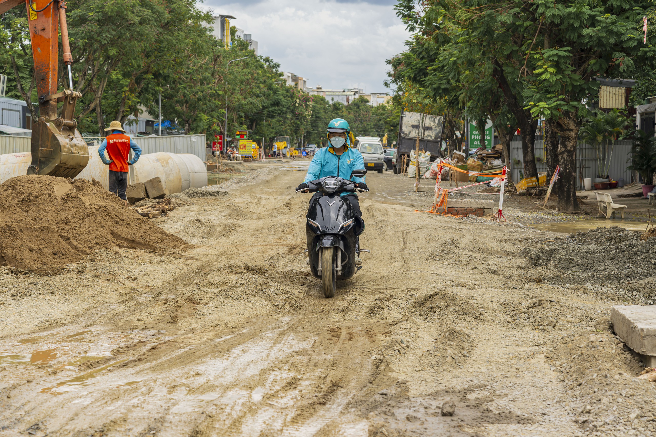 TP.HCM: Vì sao đường Đặng Thùy Trâm vẫn ngập dù đang thi công chống ngập? - Ảnh 3.