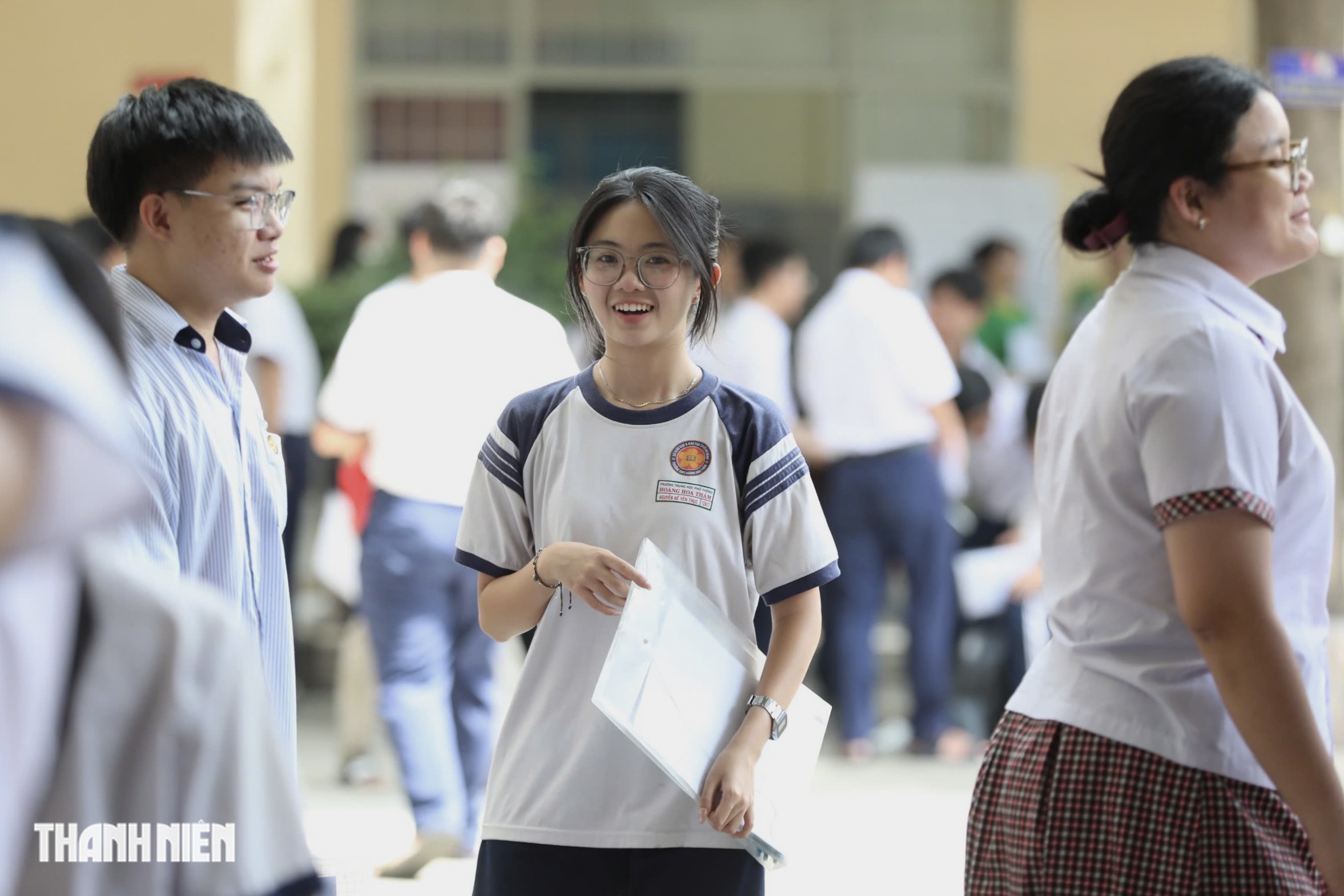 H&igrave;nh ảnh đầy cảm x&uacute;c của sĩ tử TP.HCM trong ng&agrave;y đầu thi tốt nghiệp THPT - Ảnh 7.