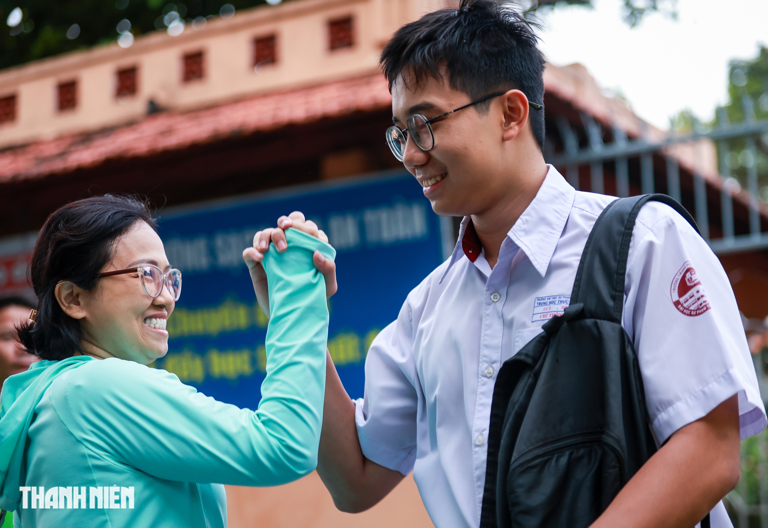 H&igrave;nh ảnh đầy cảm x&uacute;c của sĩ tử TP.HCM trong ng&agrave;y đầu thi tốt nghiệp THPT - Ảnh 1.
