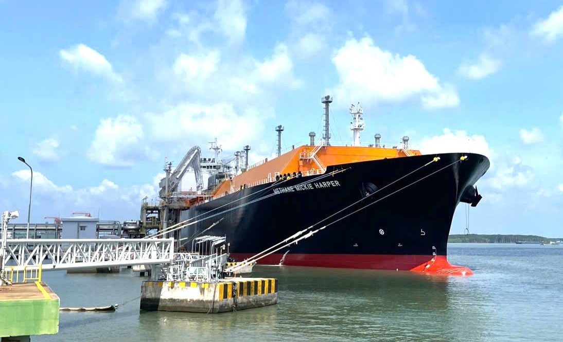 120.000 tấn khí LNG và LPG từ Canada và Mỹ cập cảng Việt Nam - Ảnh 1.