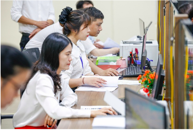 Từ 1.7, doanh nghiệp, người lao động dùng VNeID giao kết hợp đồng lao động điện tử - Ảnh 1.