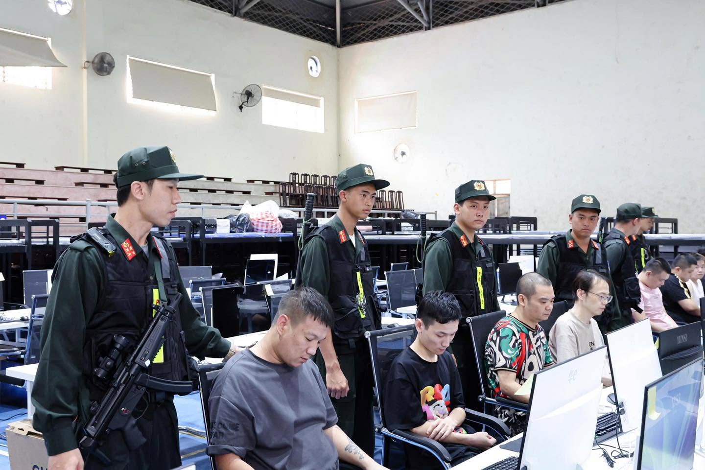 Cận cảnh 'đại bản doanh' của nhóm lừa đảo 'chuồn' từ Campuchia sang Việt Nam - Ảnh 3.