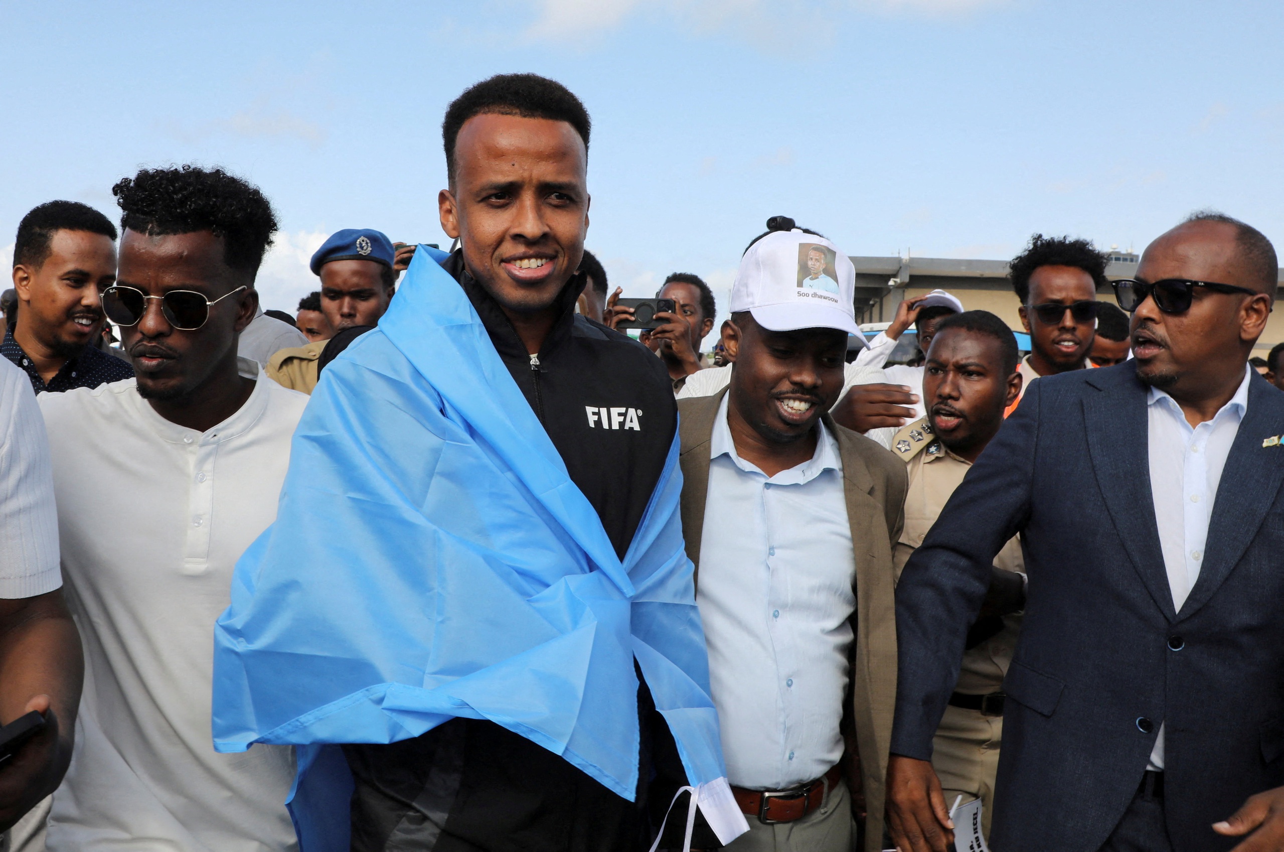 World Cup 2026: Trọng tài Somalia bị Mỹ từ chối nhập cảnh, vẫn được bắt trận Siêu cúp châu Âu- Ảnh 1. World Cup 2026: Trọng tài Somalia bị Mỹ từ chối nhập cảnh, vẫn được bắt trận Siêu cúp châu Âu- Ảnh 1.
