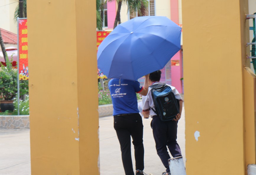 Quên giấy tờ, đi lộn điểm thi: Những pha 'thót tim' ở kỳ thi tốt nghiệp THPT - Ảnh 2. Quên giấy tờ, đi lộn điểm thi: Những pha 'thót tim' ở kỳ thi tốt nghiệp THPT - Ảnh 2.