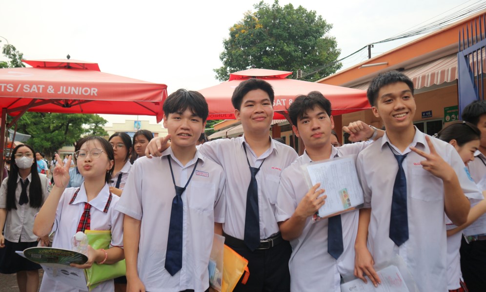 Đề toán tốt nghiệp THPT 2026 dễ, thí sinh ngủ gần 1 tiếng vẫn làm kịp - Ảnh 7. Đề toán tốt nghiệp THPT 2026 dễ, thí sinh ngủ gần 1 tiếng vẫn làm kịp - Ảnh 7.