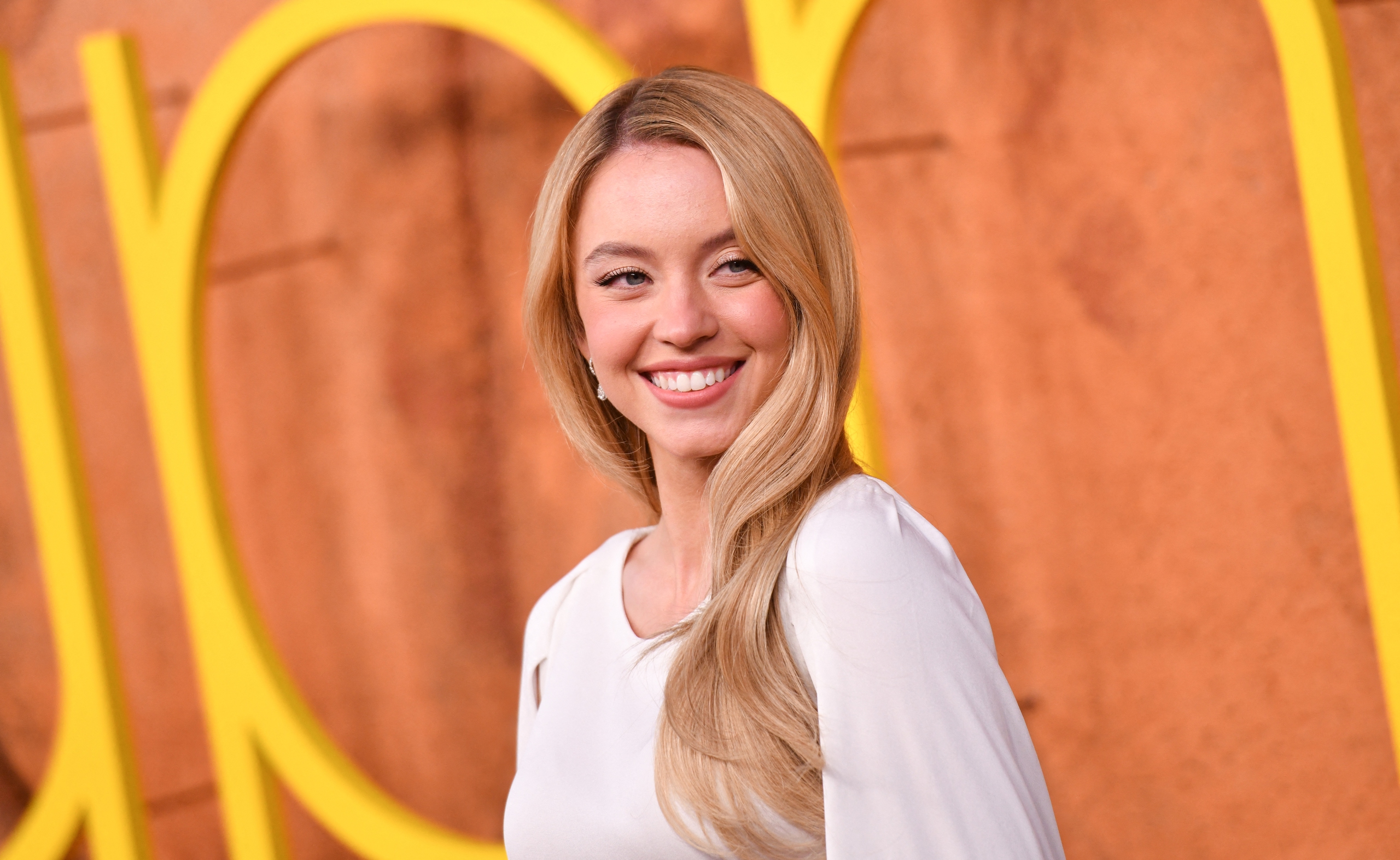 Sydney Sweeney lên tiếng về những cảnh nóng gây tranh cãi trên màn ảnh - Ảnh 1.