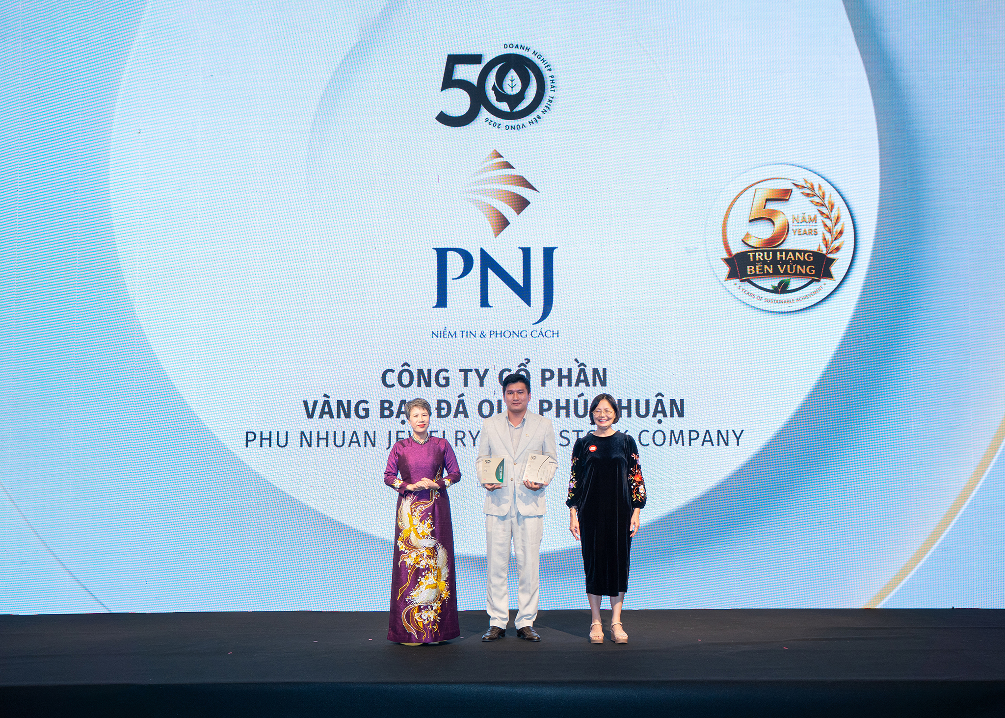 PNJ ba lần lập ‘hat - trick’ ESG tại Top 50 CSA- Ảnh 1.