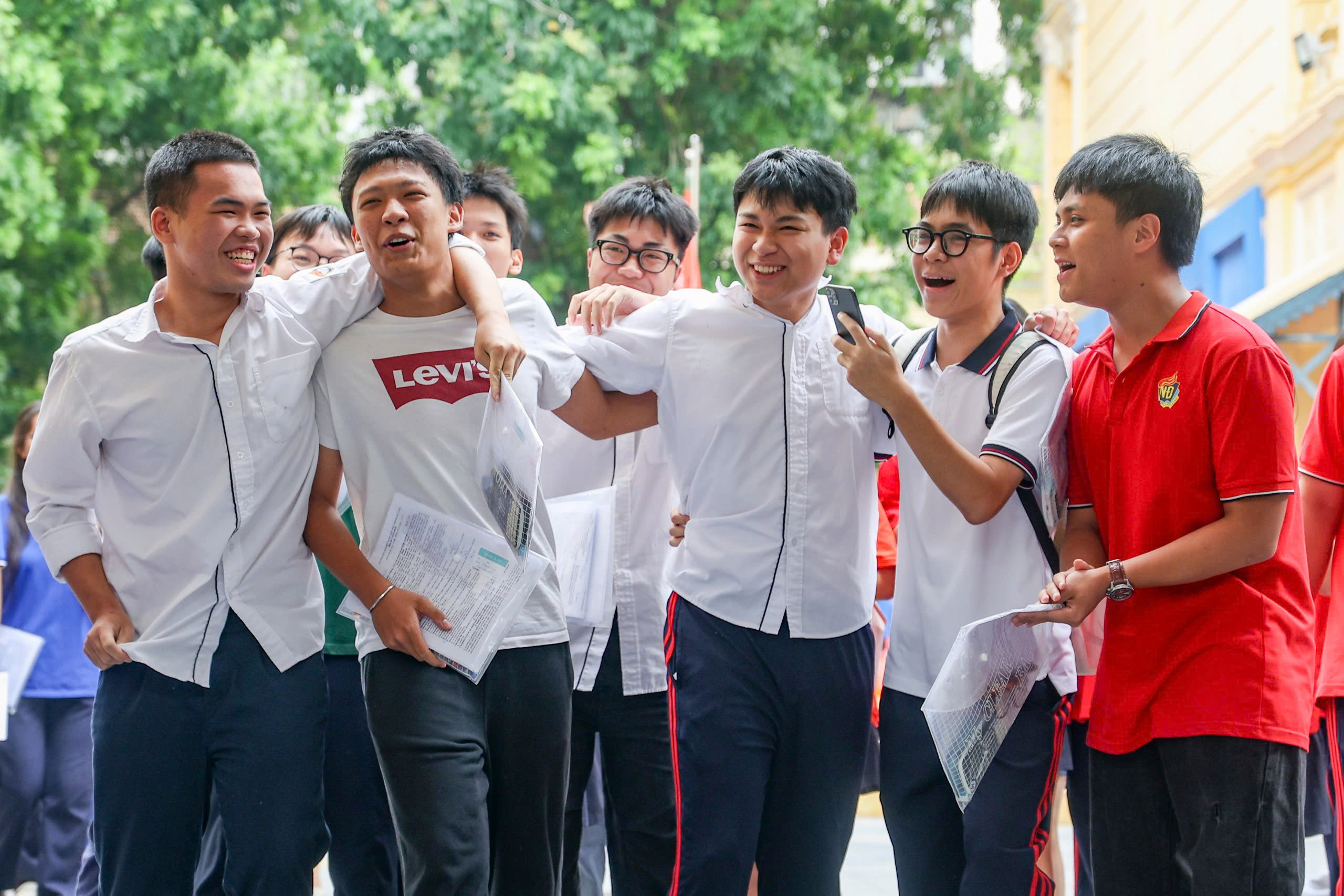 Th&iacute; sinh than đề tiếng anh kh&oacute;, ph&ocirc;ng chữ c&ograve;n g&acirc;y 'nhức mắt'- Ảnh 5.