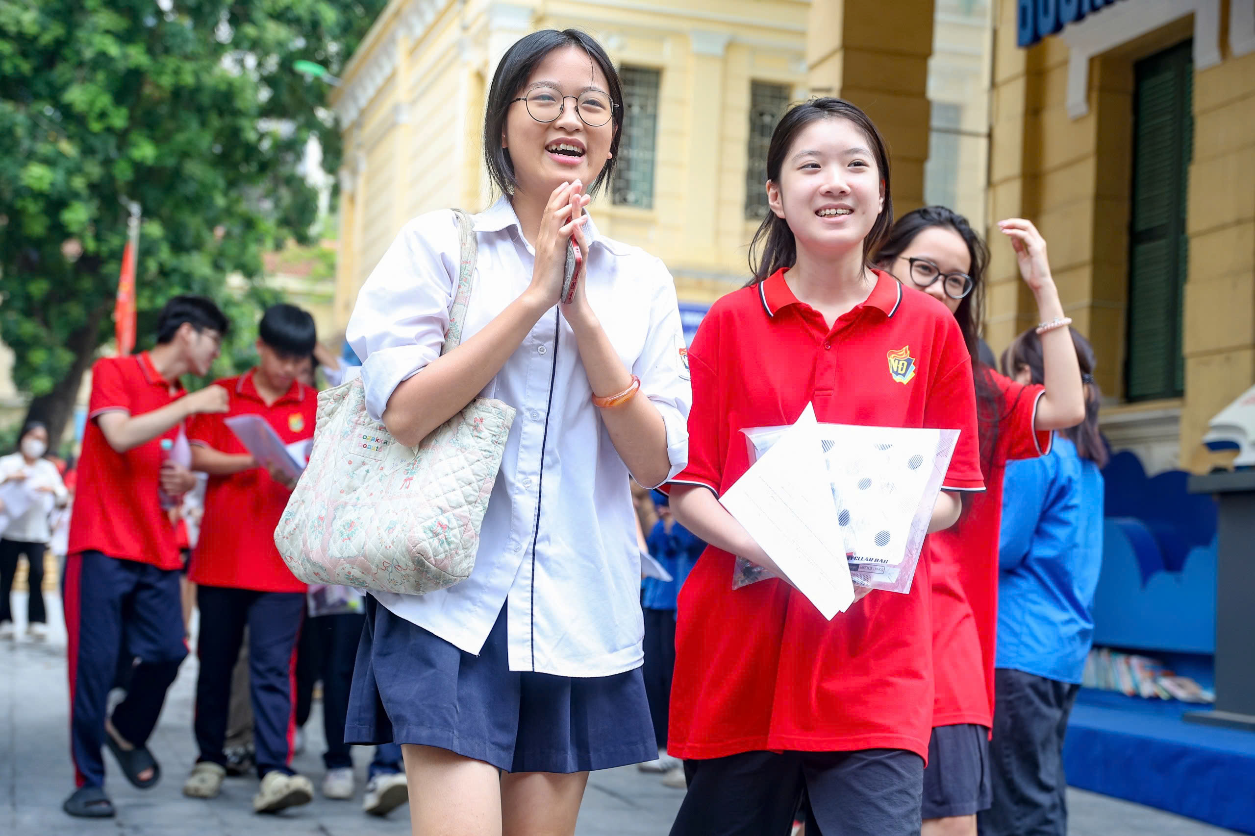 Th&iacute; sinh than đề tiếng anh kh&oacute;, ph&ocirc;ng chữ c&ograve;n g&acirc;y 'nhức mắt'- Ảnh 1.
