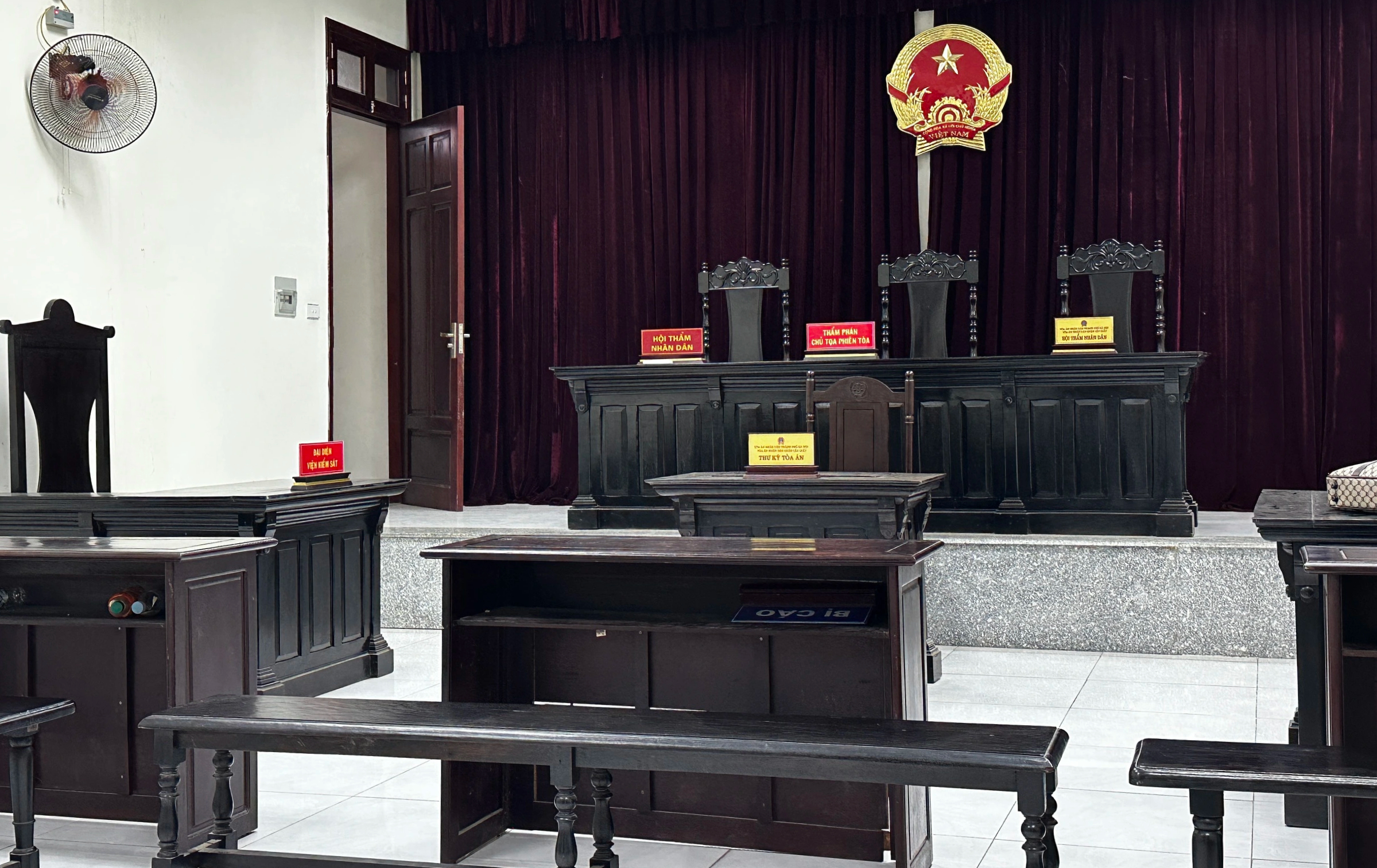 Chủ ô tô kiện bảo hiểm vì xe cháy nhưng không chịu bồi thường - Ảnh 1.