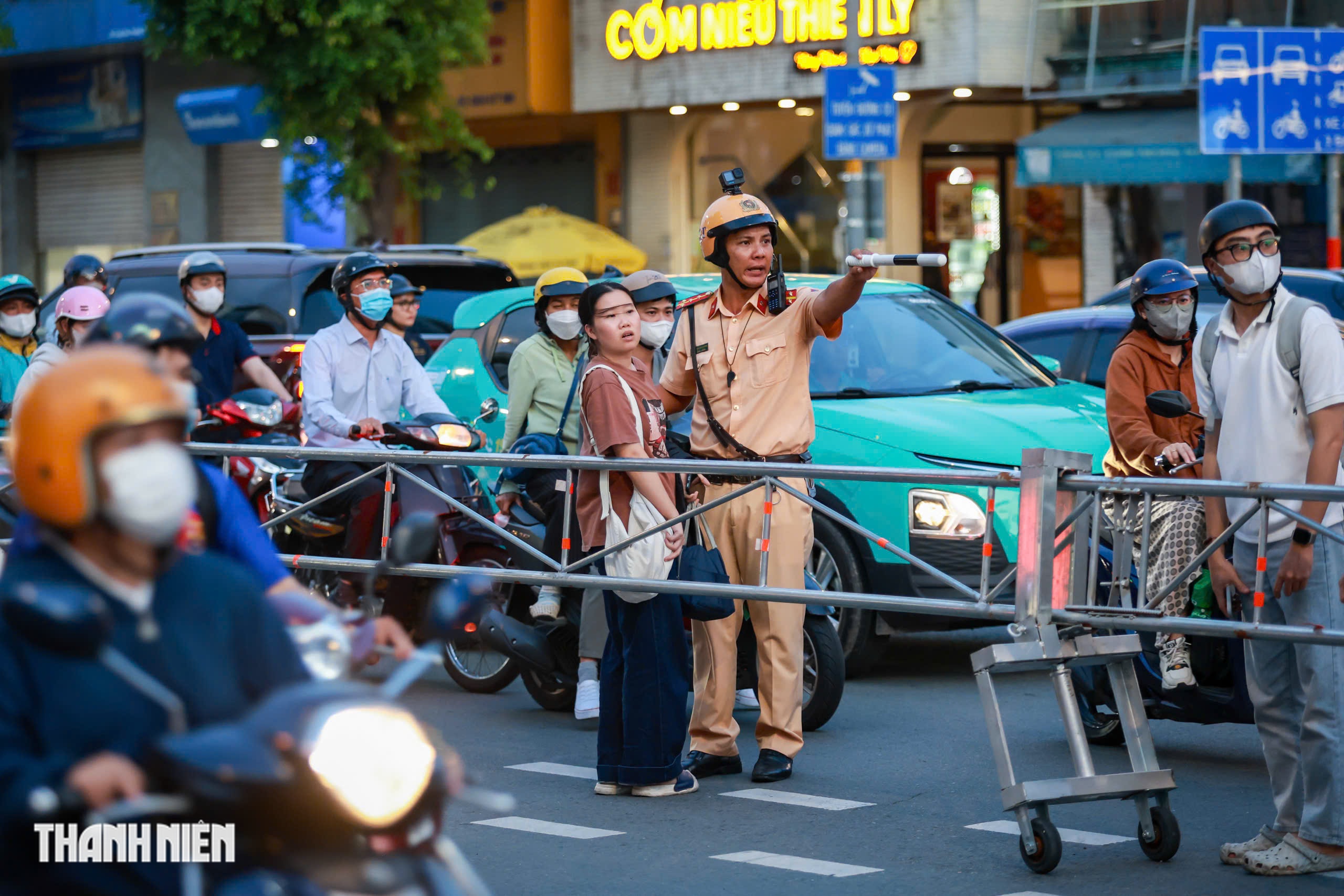 TP.HCM tính gỡ kẹt xe ở ngã tư Hàng Xanh, đường Trường Chinh thế nào? - Ảnh 2.