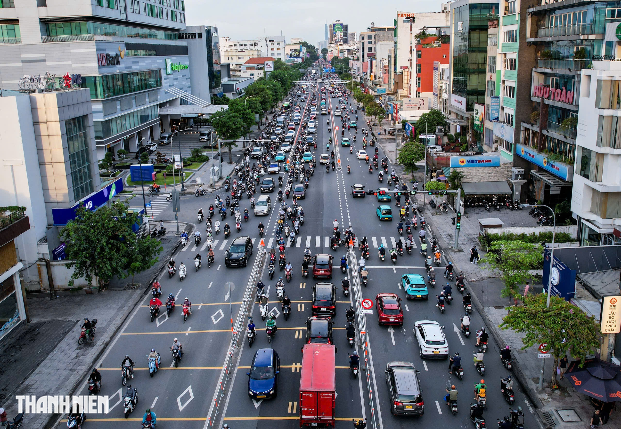 Sau đường Cộng Hòa và vòng xoay Điện Biên Phủ, TP.HCM đang đổi cách chống kẹt xe - Ảnh 1.