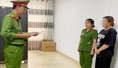 Khởi tố, bắt tạm giam người mẹ đ&aacute;nh con ruột dẫn đến tử vong - Ảnh 1.
