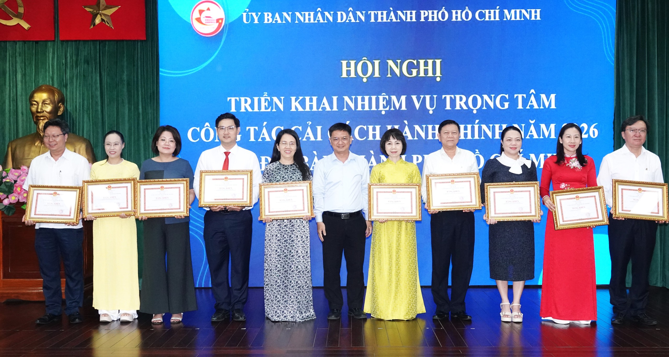 Một phường ở TP.HCM giúp dân cắt giảm 12.000 lượt giấy tờ - Ảnh 4.