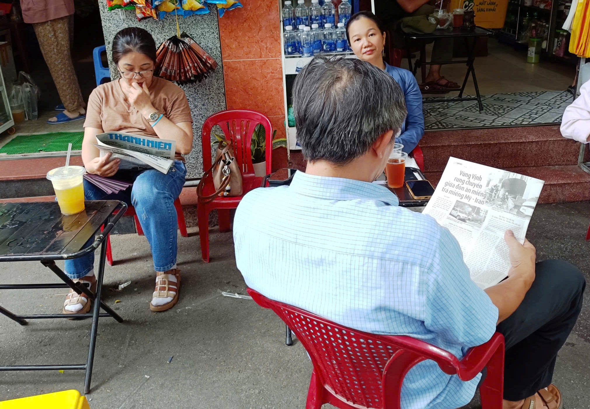 Thi tốt nghiệp THPT: Phụ huynh Đà Nẵng vơi bớt áp lực nhờ món quà ý nghĩa- Ảnh 11. Thi tốt nghiệp THPT: Phụ huynh Đà Nẵng vơi bớt áp lực nhờ món quà ý nghĩa- Ảnh 11.