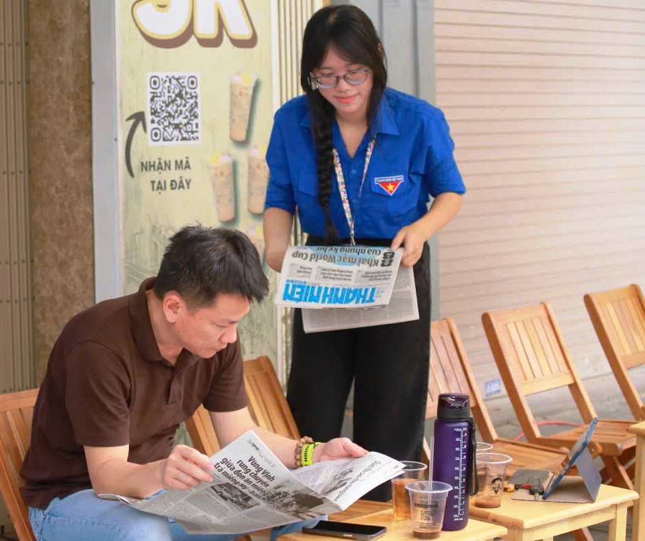 Thi tốt nghiệp THPT: Phụ huynh Đà Nẵng vơi bớt áp lực nhờ món quà ý nghĩa- Ảnh 14. Thi tốt nghiệp THPT: Phụ huynh Đà Nẵng vơi bớt áp lực nhờ món quà ý nghĩa- Ảnh 14.