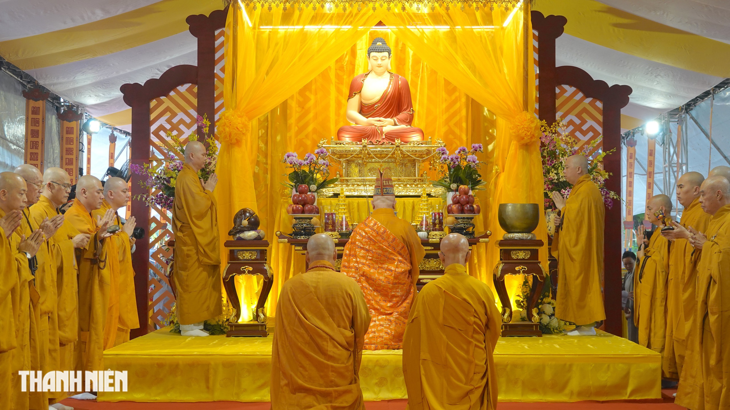 Vì sao tụng Kinh Địa Tạng cầu siêu liệt sĩ ở công viên Lê Thị Riêng? - Ảnh 2.