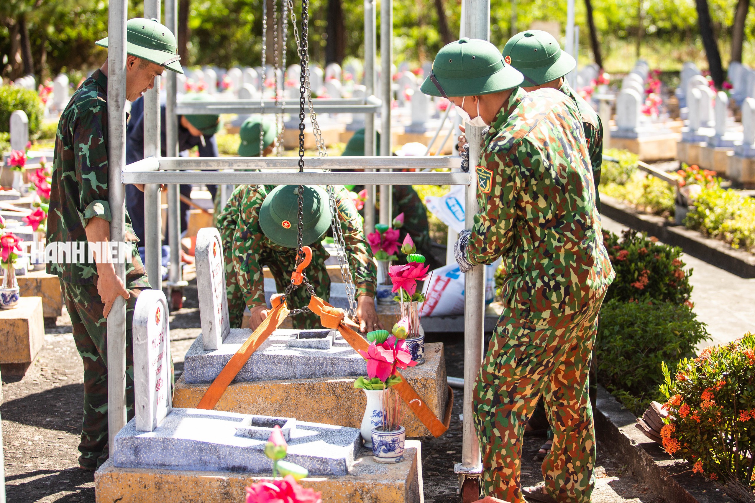 Bộ đội Quảng Trị phơi mình dưới nắng, nỗ lực 'trả lại tên' cho những liệt sĩ- Ảnh 2. Bộ đội Quảng Trị phơi mình dưới nắng, nỗ lực 'trả lại tên' cho những liệt sĩ- Ảnh 2.