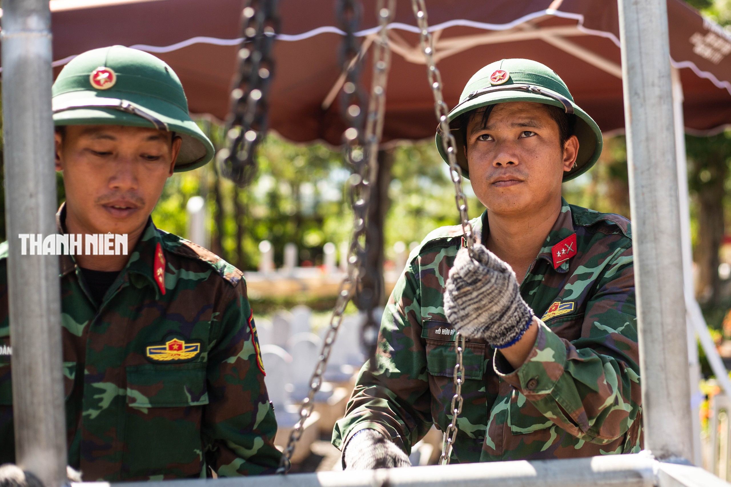 Bộ đội Quảng Trị phơi mình dưới nắng, nỗ lực 'trả lại tên' cho những liệt sĩ- Ảnh 6.