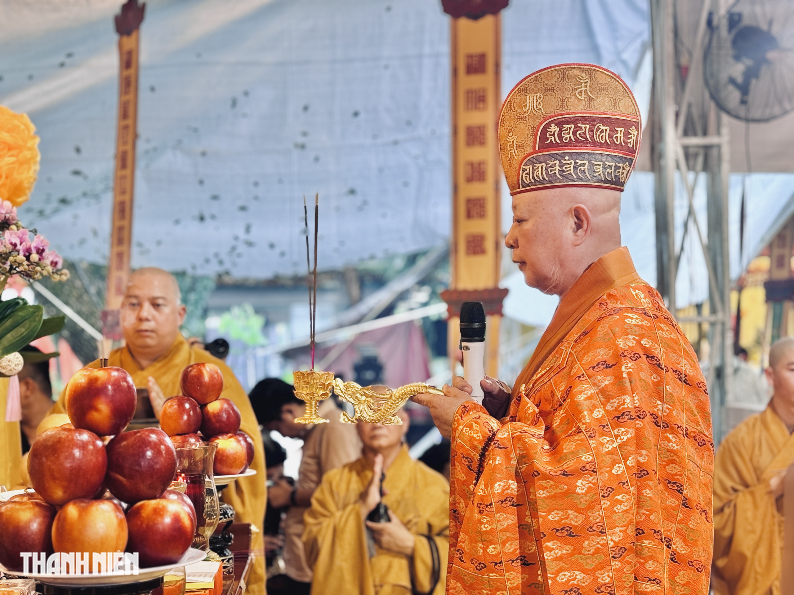 Vì sao tụng Kinh Địa Tạng cầu siêu liệt sĩ ở công viên Lê Thị Riêng? - Ảnh 1.