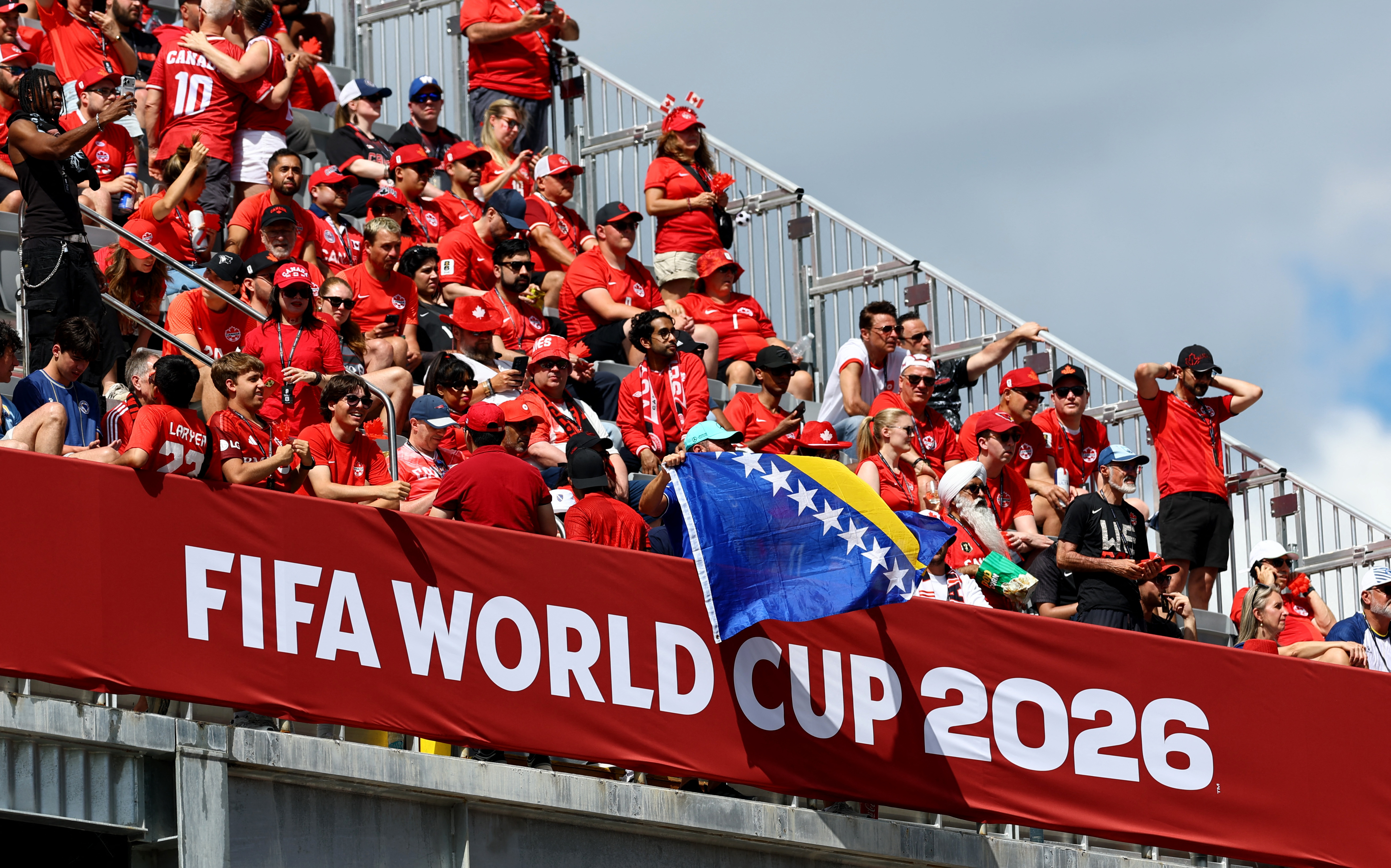 FIFA lên tiếng giải thích về hình ảnh khán đài World Cup nhiều ghế trống - Ảnh 4. FIFA lên tiếng giải thích về hình ảnh khán đài World Cup nhiều ghế trống - Ảnh 4.