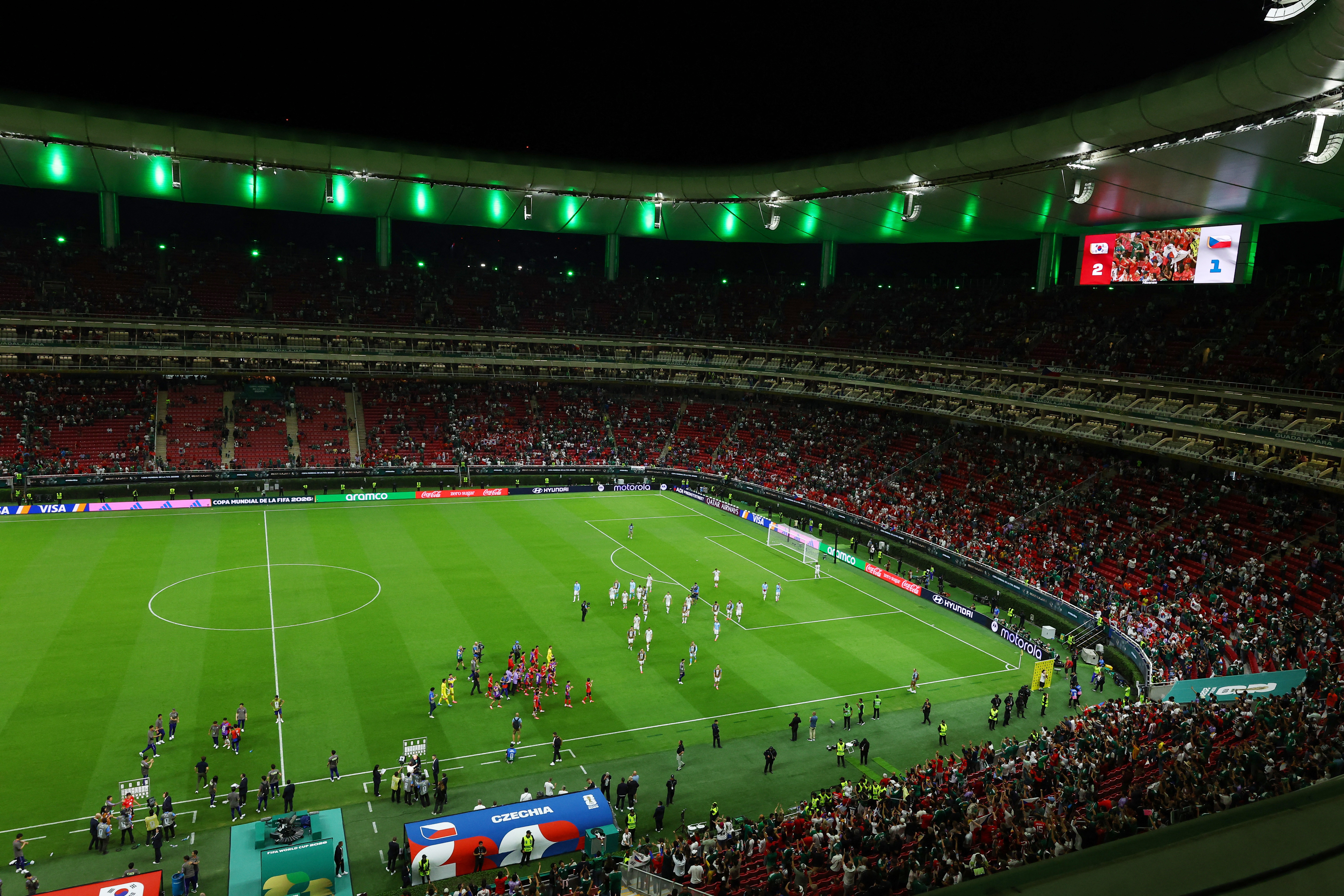 FIFA lên tiếng giải thích về hình ảnh khán đài World Cup nhiều ghế trống - Ảnh 1. FIFA lên tiếng giải thích về hình ảnh khán đài World Cup nhiều ghế trống - Ảnh 1.