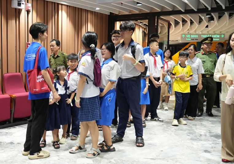 Vở diễn tại Rạp xiếc mới Ph&uacute; Thọ c&oacute; g&igrave; khiến nhiều người kh&ocirc;ng d&aacute;m chớp mắt? - Ảnh 1.