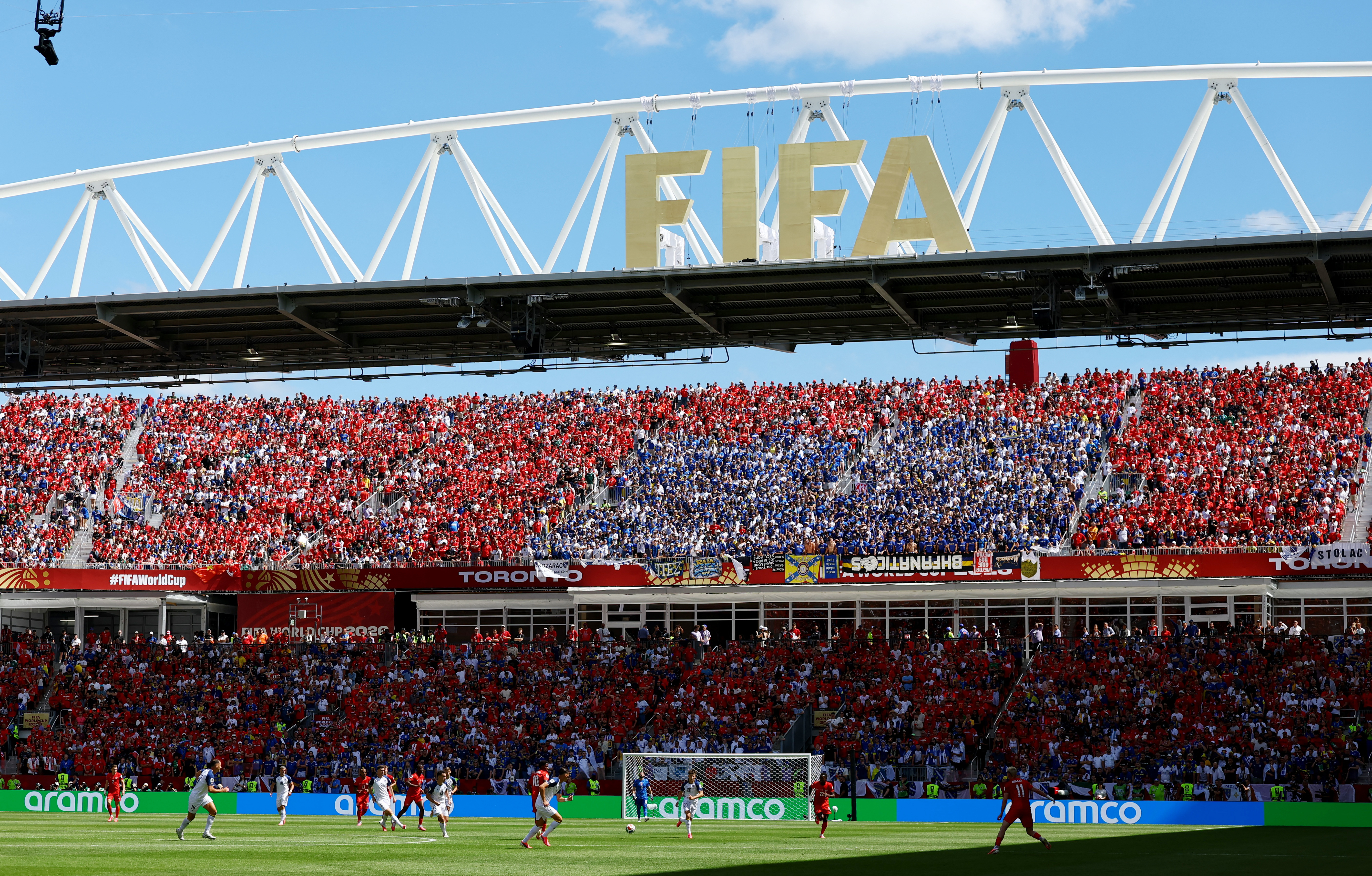 FIFA lên tiếng giải thích về hình ảnh khán đài World Cup nhiều ghế trống - Ảnh 3. FIFA lên tiếng giải thích về hình ảnh khán đài World Cup nhiều ghế trống - Ảnh 3.