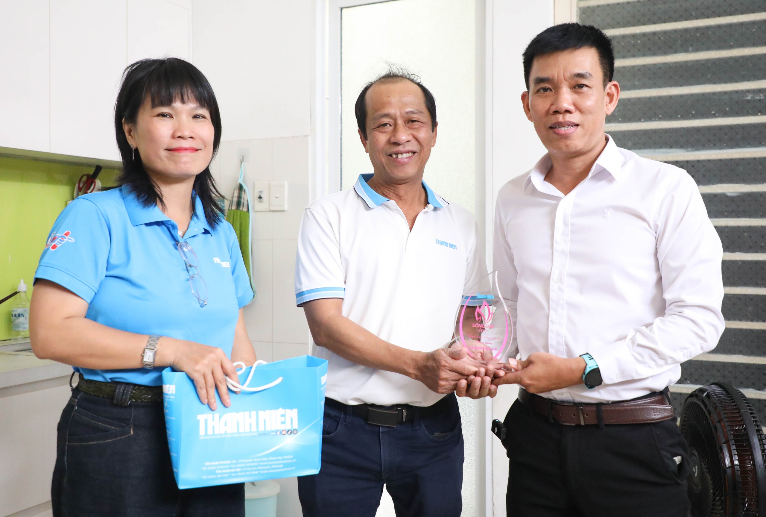 'Ông bụt' viết chuyện cổ tích giữa đại ngàn - Ảnh 9.