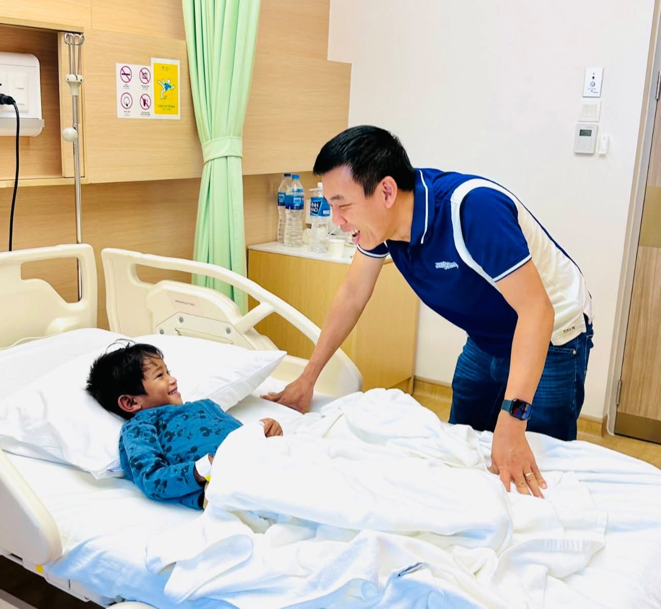 'Ông bụt' viết chuyện cổ tích giữa đại ngàn - Ảnh 2.