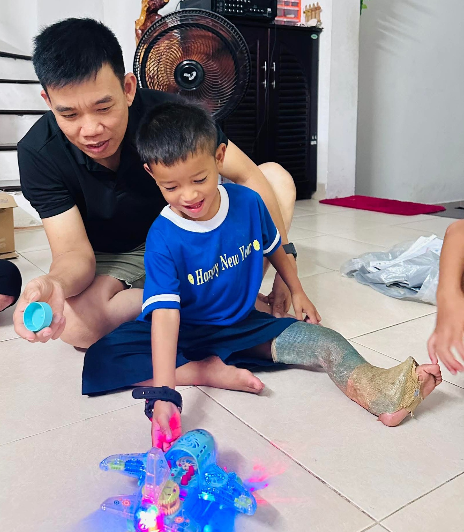 'Ông bụt' viết chuyện cổ tích giữa đại ngàn - Ảnh 5.