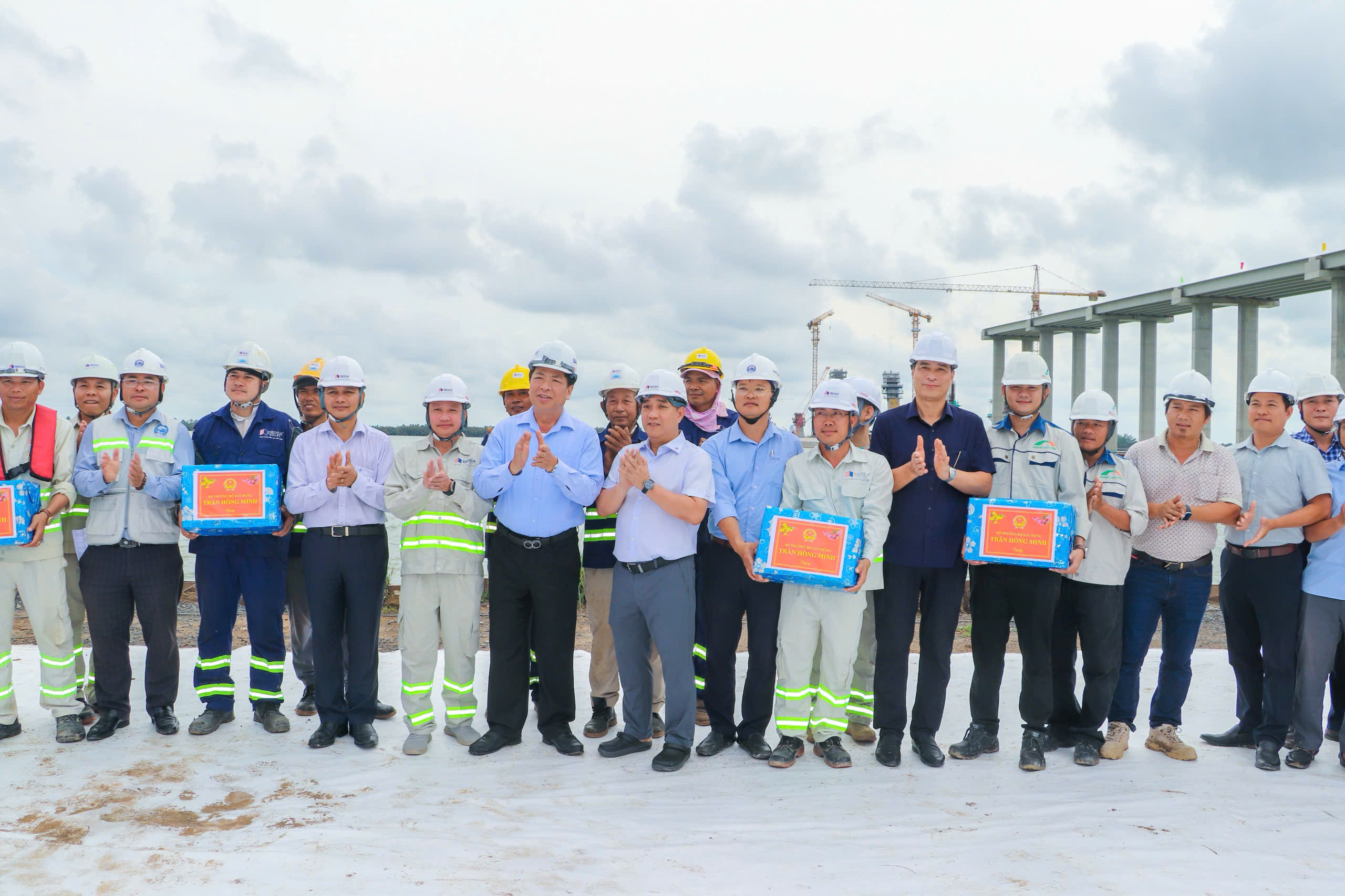 Cầu Đại Ngãi 1 phấn đấu thông xe sớm hơn 6 tháng- Ảnh 3. Cầu Đại Ngãi 1 phấn đấu thông xe sớm hơn 6 tháng- Ảnh 3.