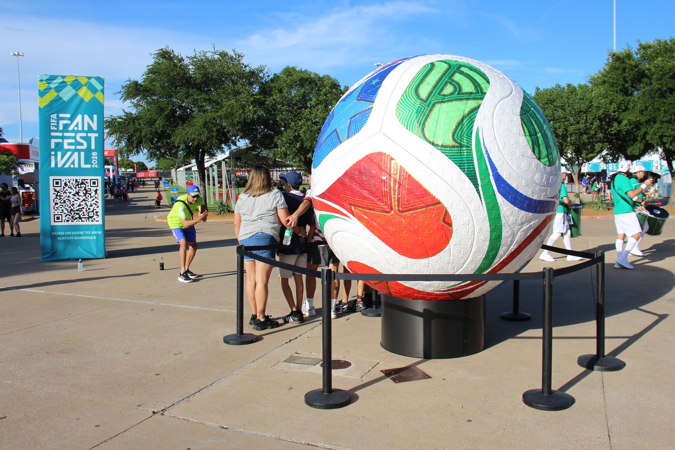 Người Việt định "đột nhập" FIFA Fan Festival™ Dallas và tận hưởng giờ khai mạc ra sao? - Ảnh 7.