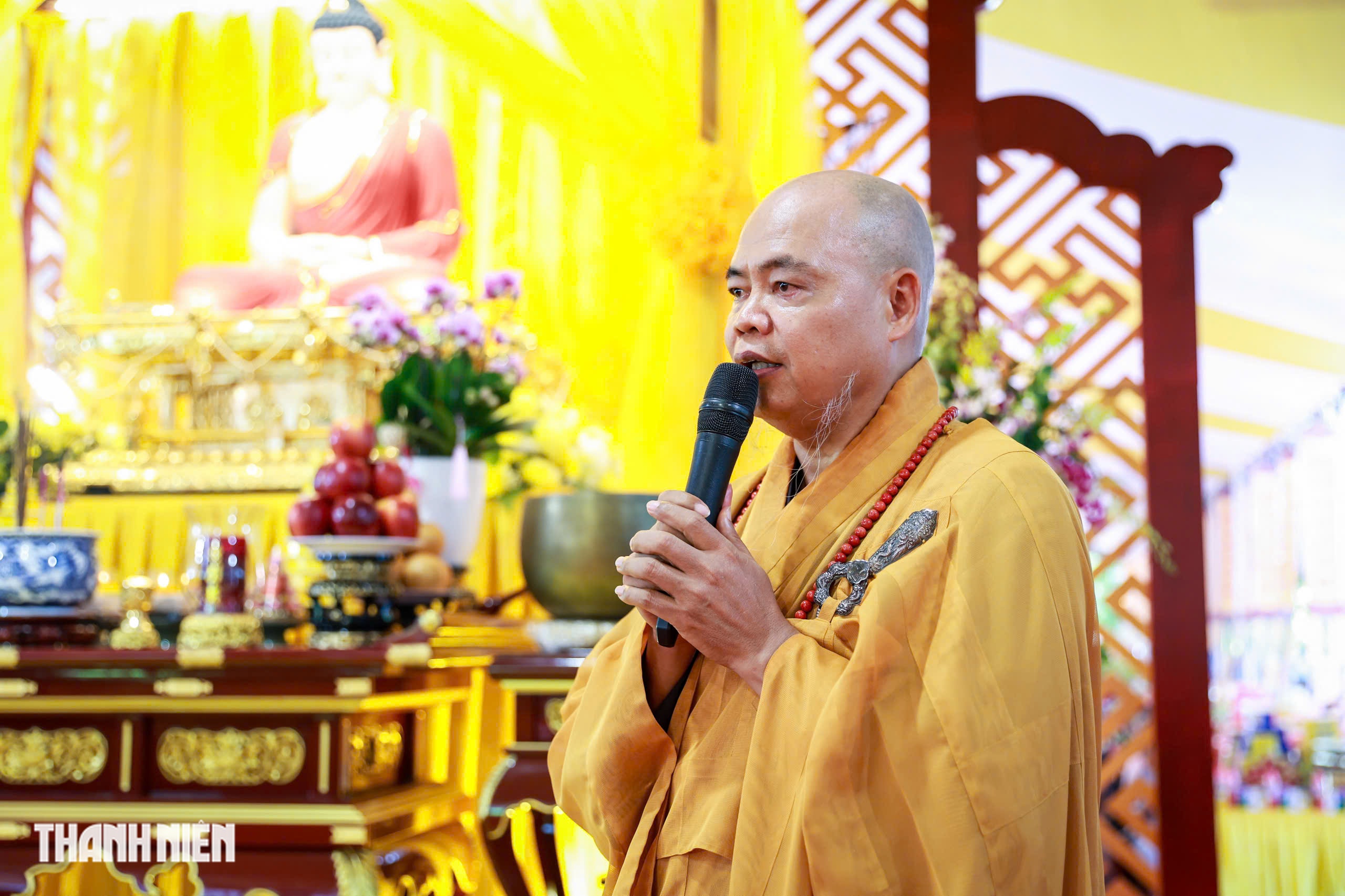 Phật giáo TP.HCM trang nghiêm tưởng niệm, cầu siêu liệt sĩ tại công viên Lê Thị Riêng - Ảnh 10.