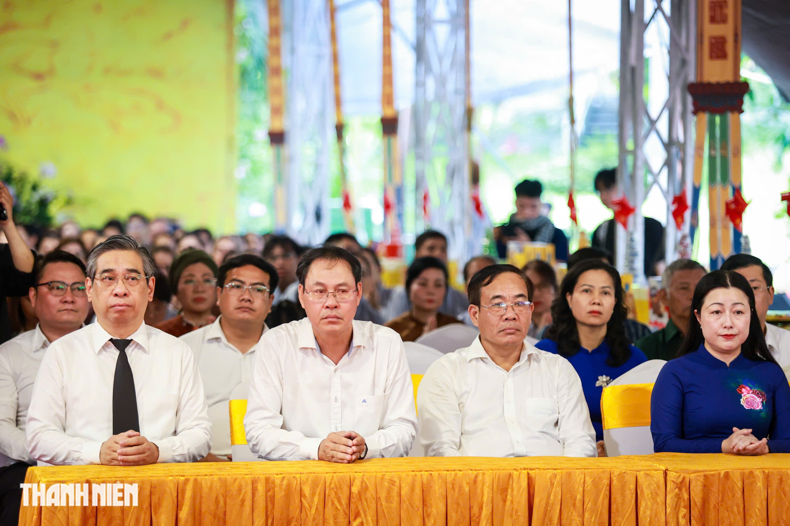 Phật giáo TP.HCM trang nghiêm tưởng niệm, cầu siêu liệt sĩ tại công viên Lê Thị Riêng - Ảnh 6.