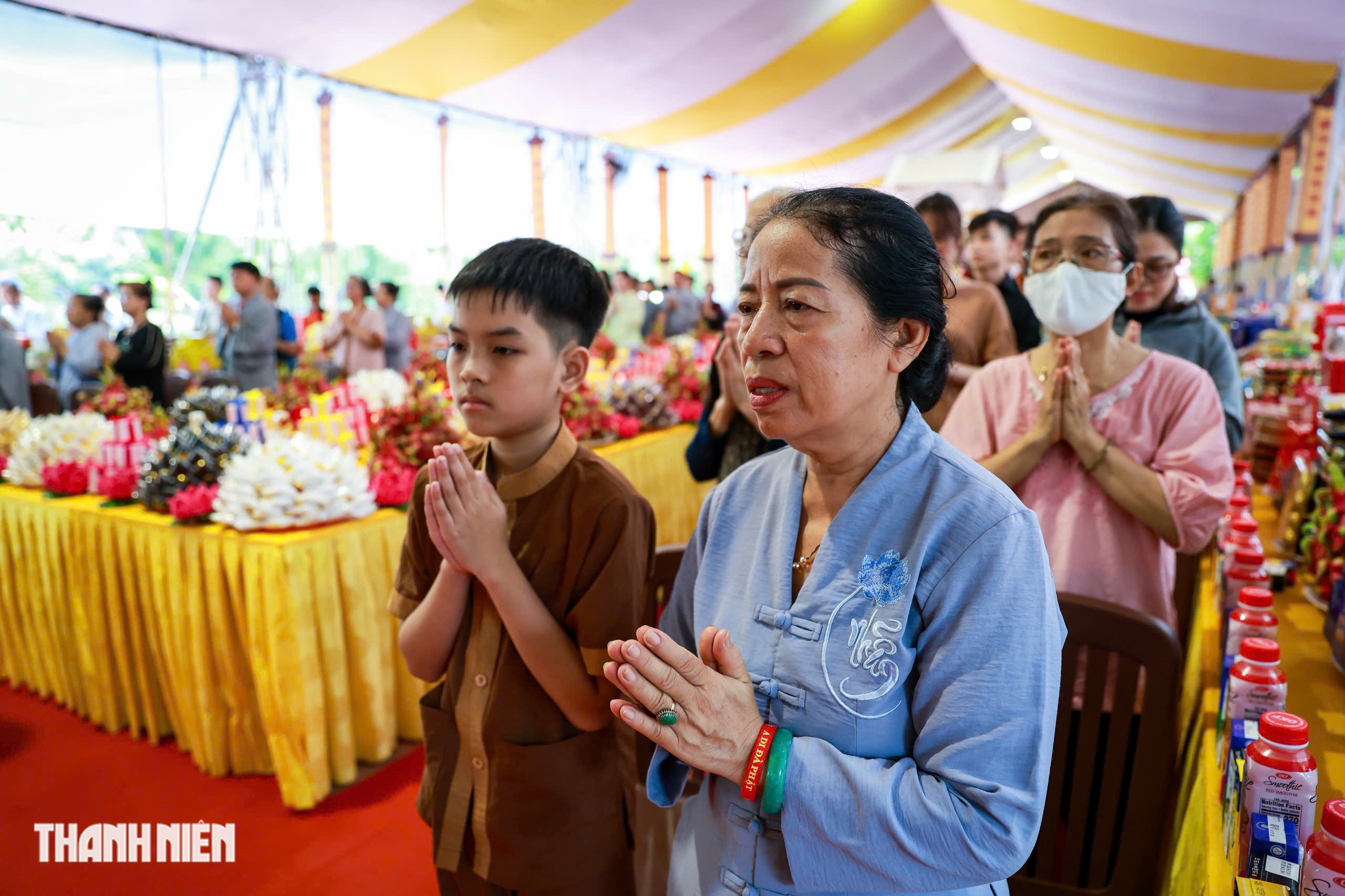 Phật giáo TP.HCM trang nghiêm tưởng niệm, cầu siêu liệt sĩ tại công viên Lê Thị Riêng - Ảnh 5.
